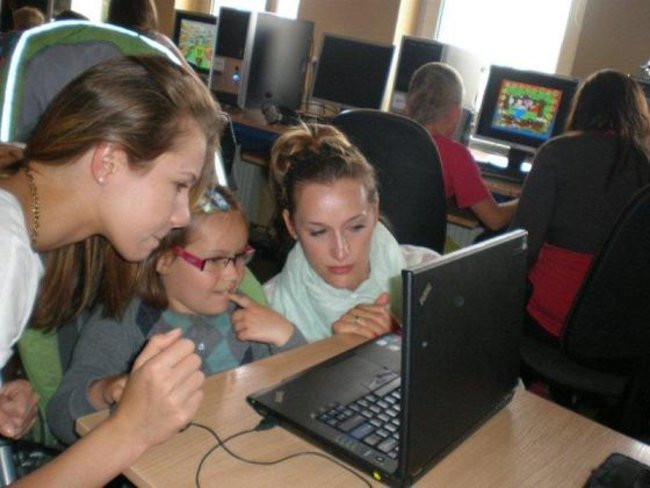 W Rydzynie przedszkolacy bawią się z gimnazjalistami (zdjęcia)