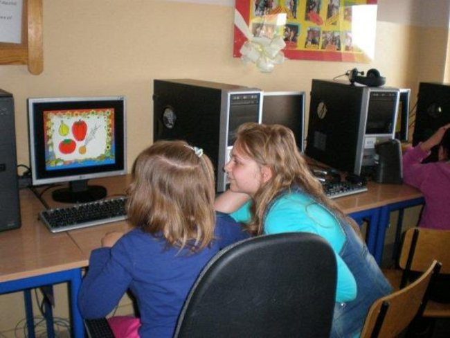 W Rydzynie przedszkolacy bawią się z gimnazjalistami (zdjęcia)