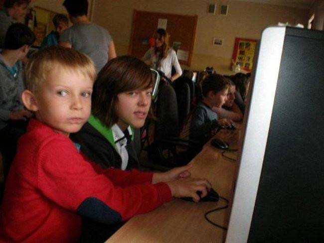 W Rydzynie przedszkolacy bawią się z gimnazjalistami (zdjęcia)