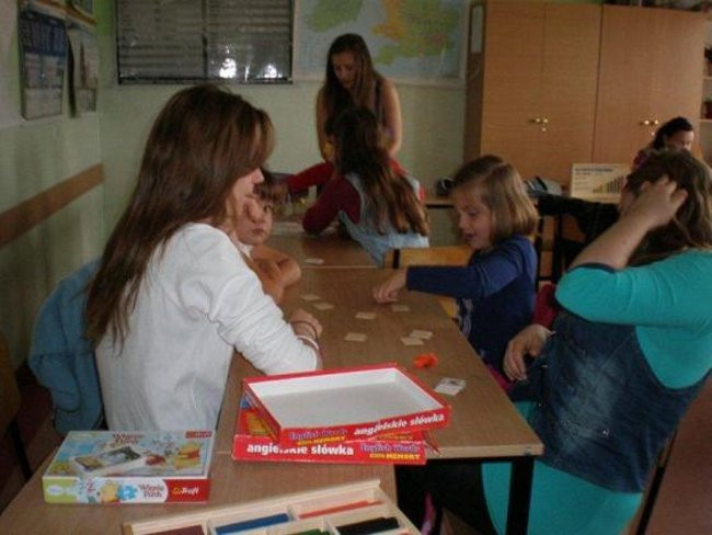 W Rydzynie przedszkolacy bawią się z gimnazjalistami (zdjęcia)