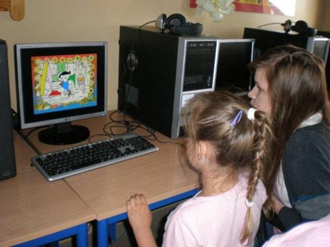 W Rydzynie przedszkolacy bawią się z gimnazjalistami (zdjęcia)