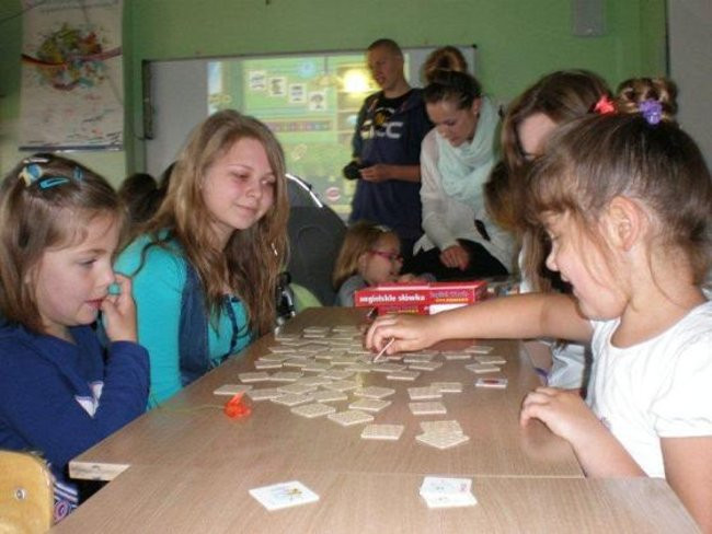 W Rydzynie przedszkolacy bawią się z gimnazjalistami (zdjęcia)