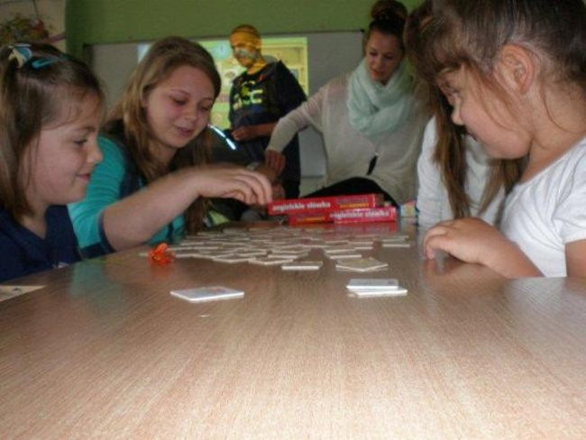 W Rydzynie przedszkolacy bawią się z gimnazjalistami (zdjęcia)