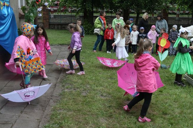 Przedszkolaki dla mamy i taty (zdjęcia)