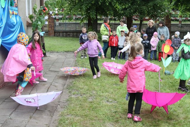 Przedszkolaki dla mamy i taty (zdjęcia)