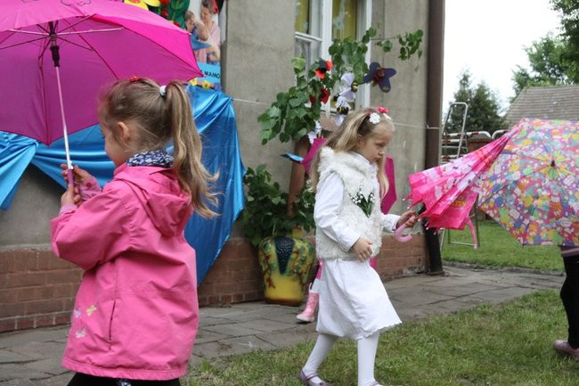 Przedszkolaki dla mamy i taty (zdjęcia)