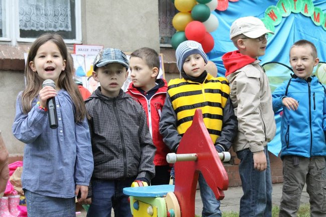 Przedszkolaki dla mamy i taty (zdjęcia)