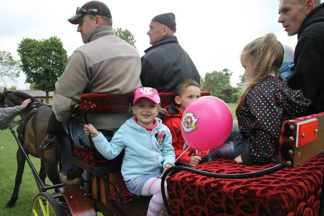 Przedszkolaki dla mamy i taty (zdjęcia)