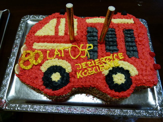 Sikająca stulatka (zdjęcia)