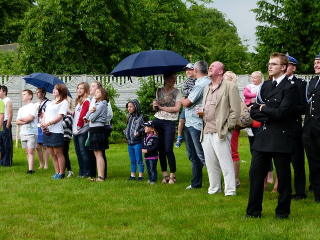 Sikająca stulatka (zdjęcia)