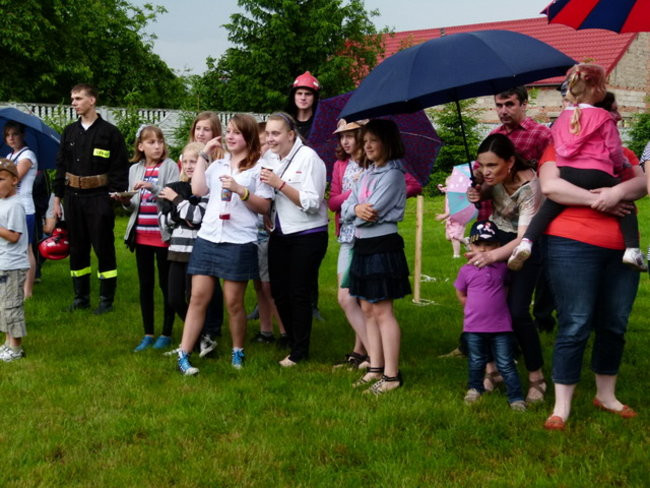 Sikająca stulatka (zdjęcia)