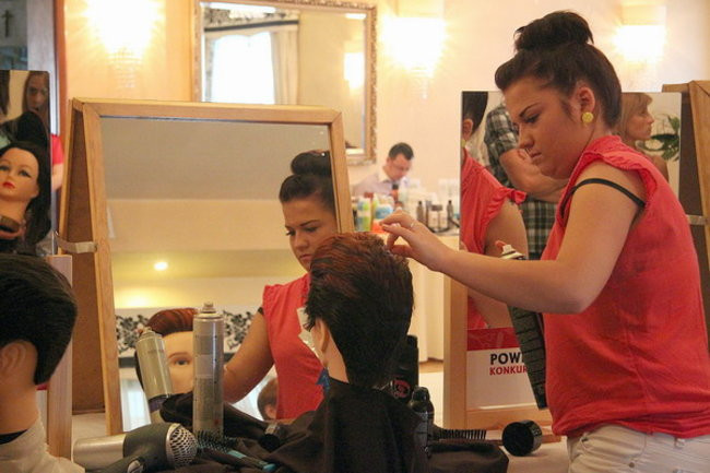 Jak czeszą uczennice (zdjęcia)