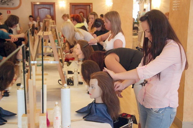 Jak czeszą uczennice (zdjęcia)