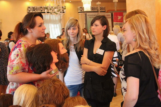 Jak czeszą uczennice (zdjęcia)