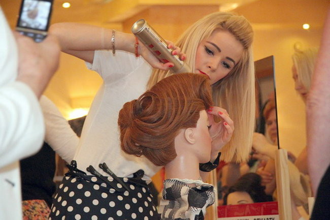 Jak czeszą uczennice (zdjęcia)