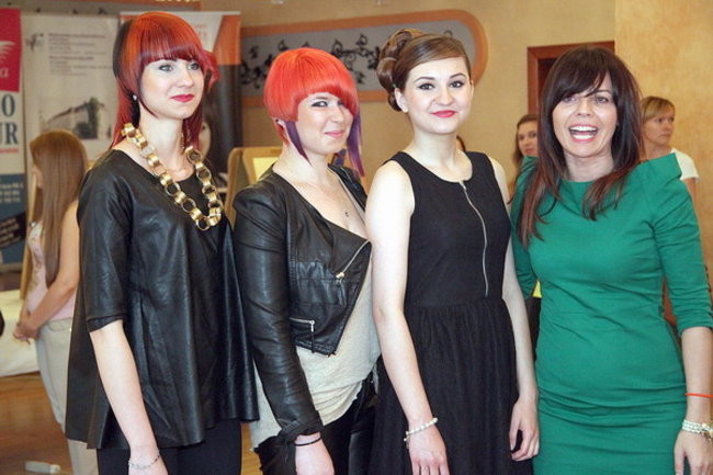 Jak czeszą uczennice (zdjęcia)