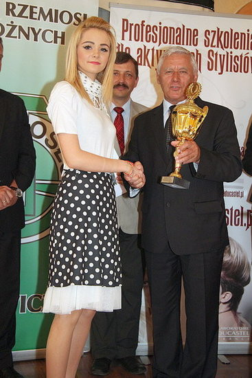 Jak czeszą uczennice (zdjęcia)