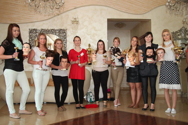 Jak czeszą uczennice (zdjęcia)