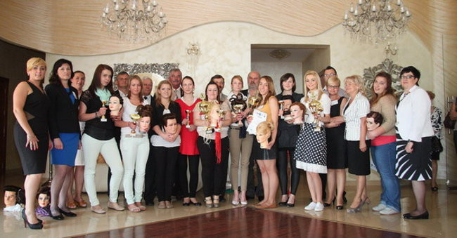 Jak czeszą uczennice (zdjęcia)