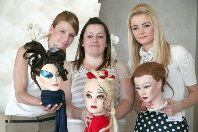 Jak czeszą uczennice (zdjęcia)