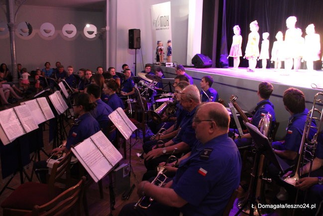 Mażoretki wystąpiły w MOK-u (wideo i zdjęcia)