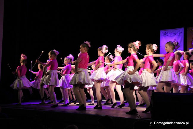 Mażoretki wystąpiły w MOK-u (wideo i zdjęcia)