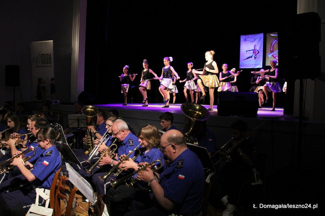 Mażoretki wystąpiły w MOK-u (wideo i zdjęcia)