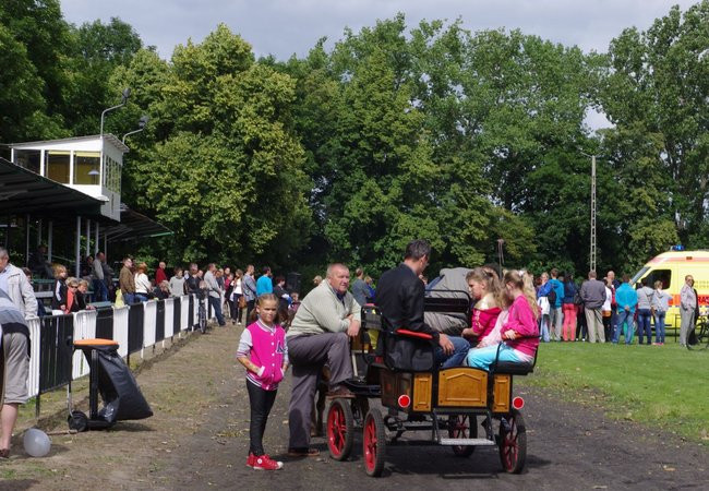 Kolorowo i wesoło powitali wakacje (zdjęcia)