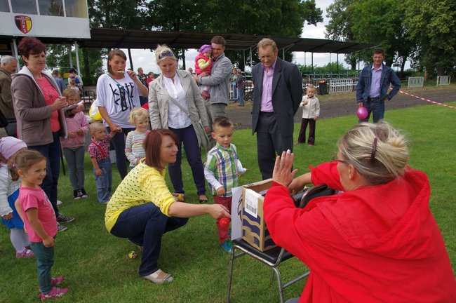 Kolorowo i wesoło powitali wakacje (zdjęcia)