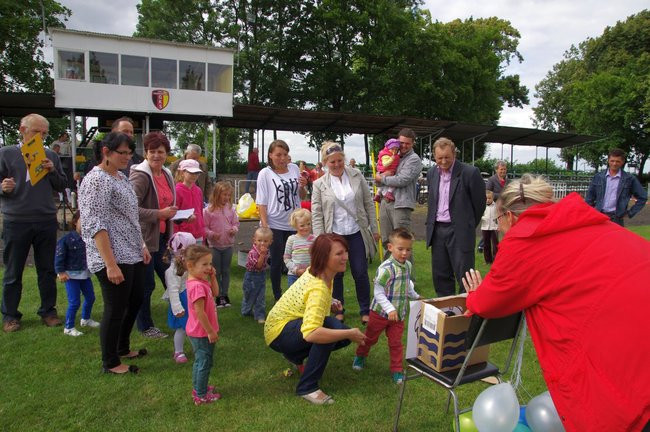 Kolorowo i wesoło powitali wakacje (zdjęcia)