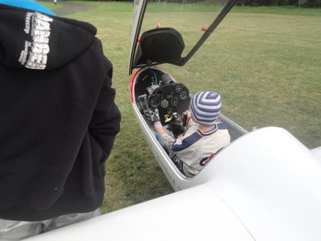 Kolorowo i wesoło powitali wakacje (zdjęcia)