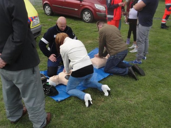 Kolorowo i wesoło powitali wakacje (zdjęcia)