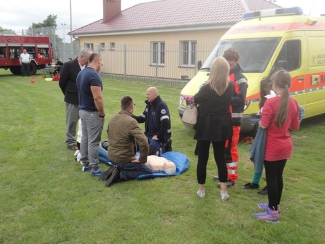 Kolorowo i wesoło powitali wakacje (zdjęcia)