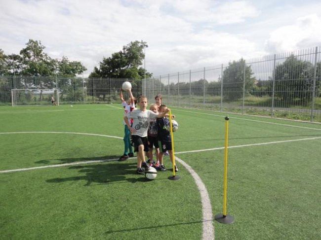 Kolorowo i wesoło powitali wakacje (zdjęcia)