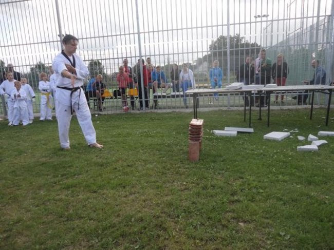 Kolorowo i wesoło powitali wakacje (zdjęcia)