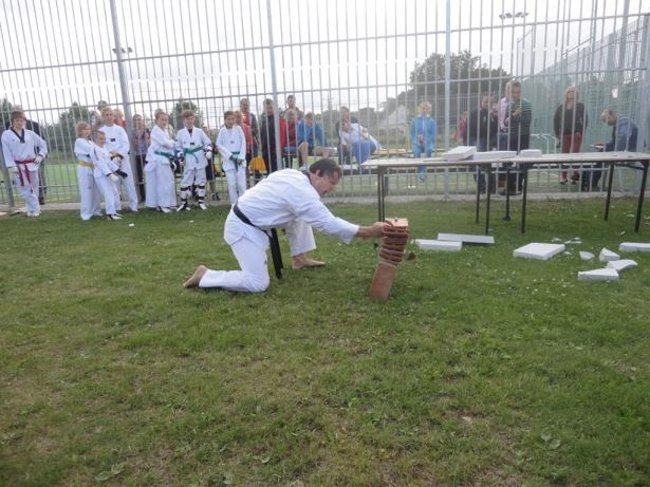 Kolorowo i wesoło powitali wakacje (zdjęcia)