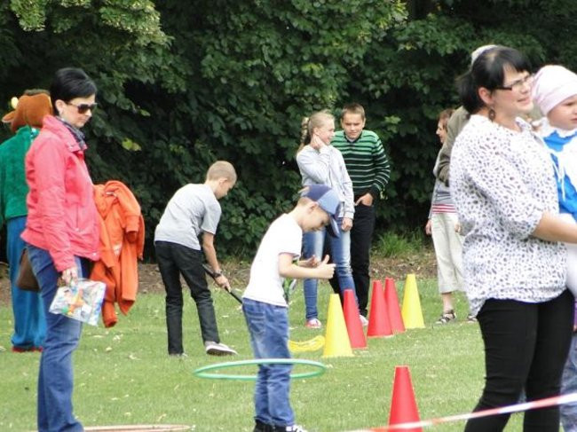 Kolorowo i wesoło powitali wakacje (zdjęcia)