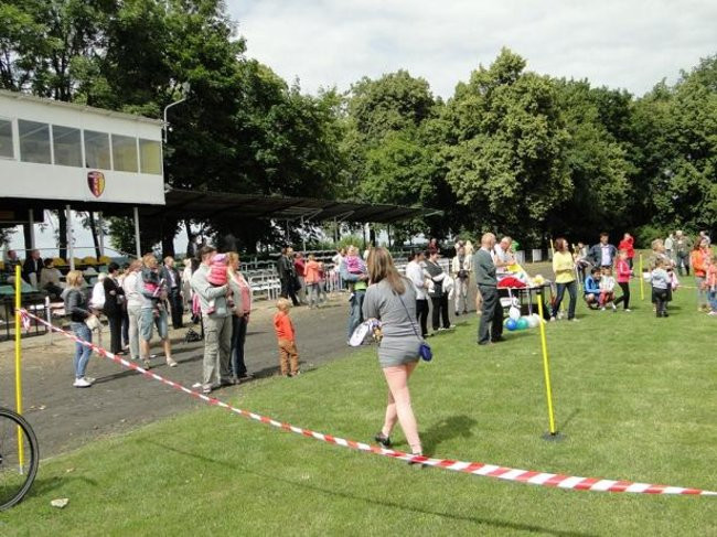 Kolorowo i wesoło powitali wakacje (zdjęcia)