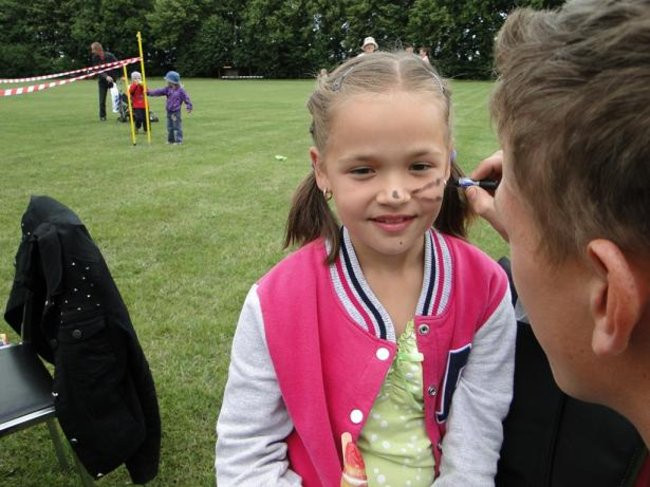 Kolorowo i wesoło powitali wakacje (zdjęcia)