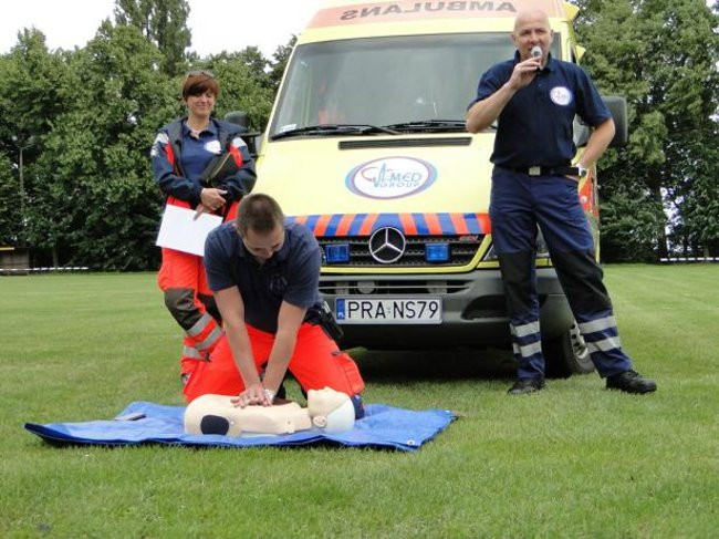 Kolorowo i wesoło powitali wakacje (zdjęcia)