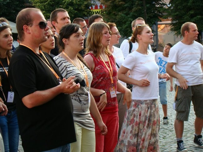 Religijne spotkanie na rynku (zdjęcia, wideo)