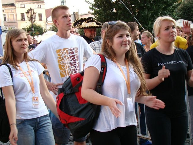 Religijne spotkanie na rynku (zdjęcia, wideo)