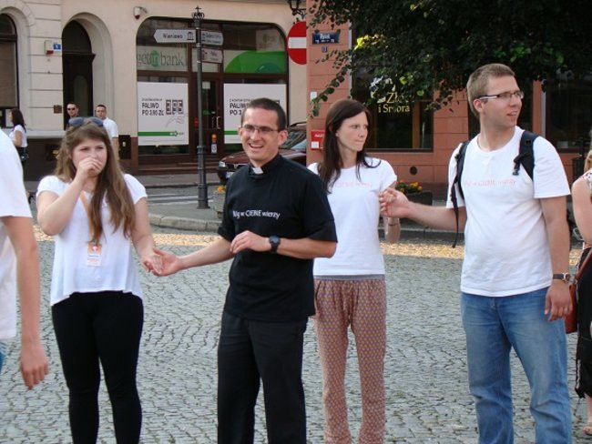 Religijne spotkanie na rynku (zdjęcia, wideo)