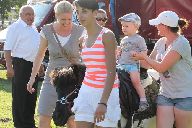 Piknik konny w Jeziorkach (zdjęcia)