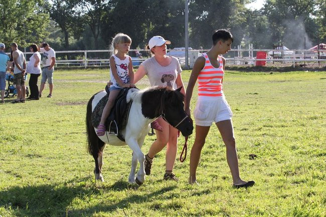 Piknik konny w Jeziorkach (zdjęcia)