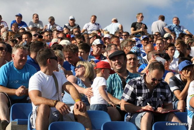 Kibice robią najazd na Gniezno (zdjęcia)