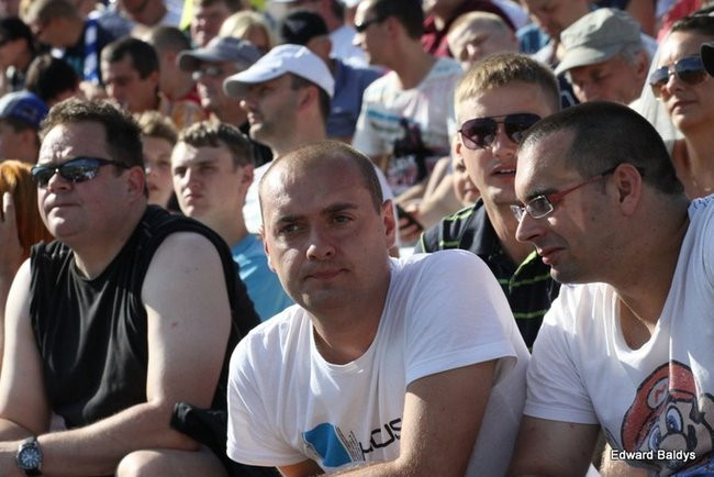 Kibice robią najazd na Gniezno (zdjęcia)