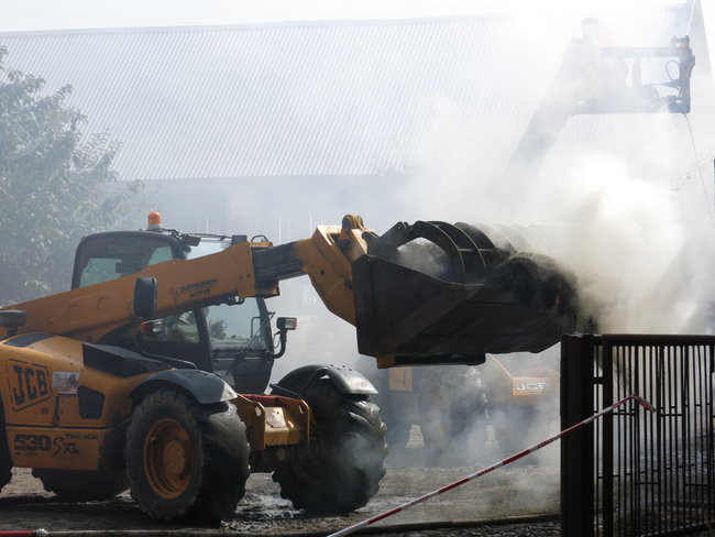 Ogień przeszył dach (dźwięk, wideo i zdjęcia)