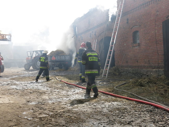 Ogień przeszył dach (dźwięk, wideo i zdjęcia)