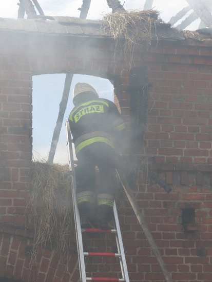 Ogień przeszył dach (dźwięk, wideo i zdjęcia)